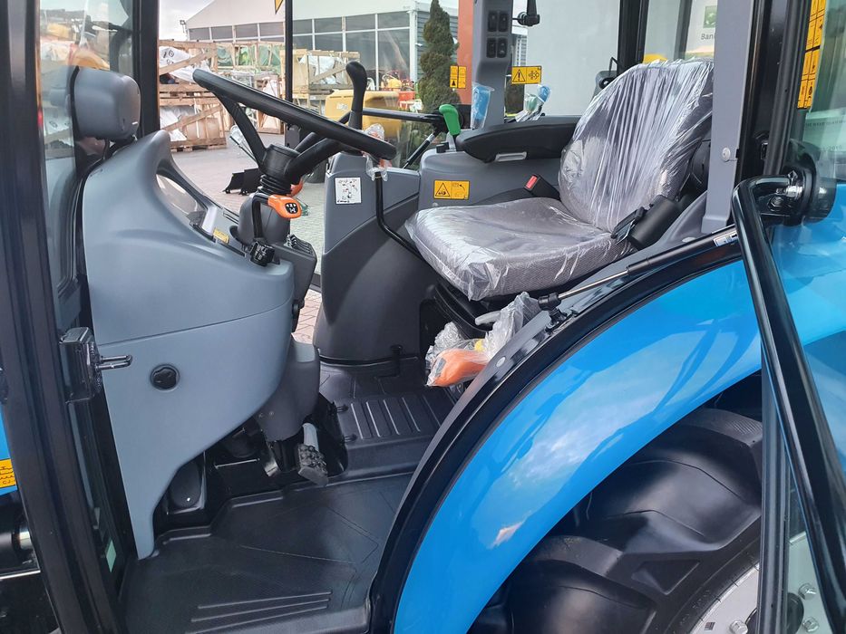 Koreański traktor sadowniczy 4x4 40KM kabina klima LS MT 3.40 gw.5 lat