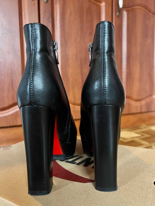 Ботильйони Estro на підборах