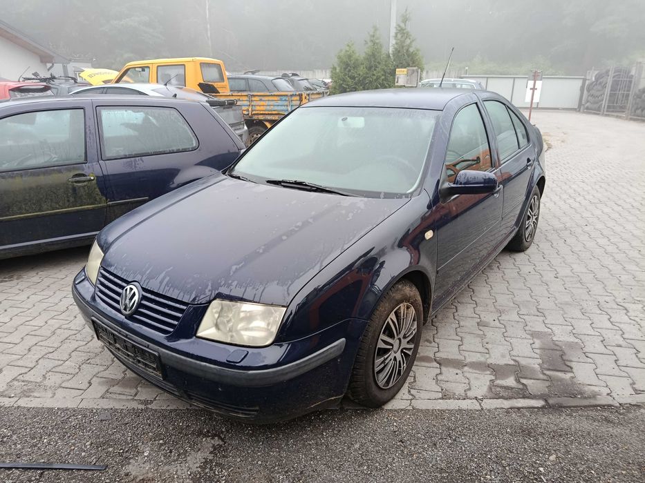 Volkswagen Bora 1.6b APF 2000r NA CZĘŚCI