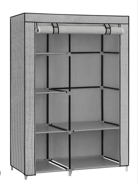 Roupeiro em metal e pano