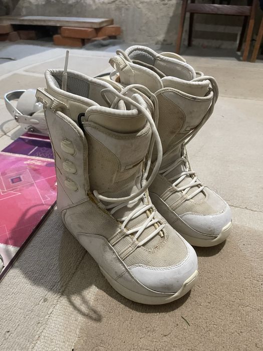 Сноуборд з ботинками