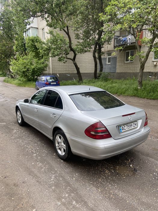 Mercedes-Benz E220 W211