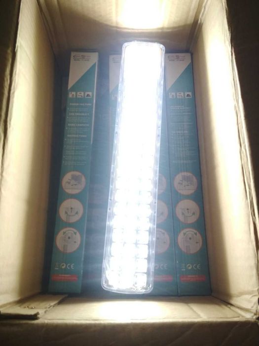 Светодиодная лампа с аккумулятором 60 LED , аварийный фонарь