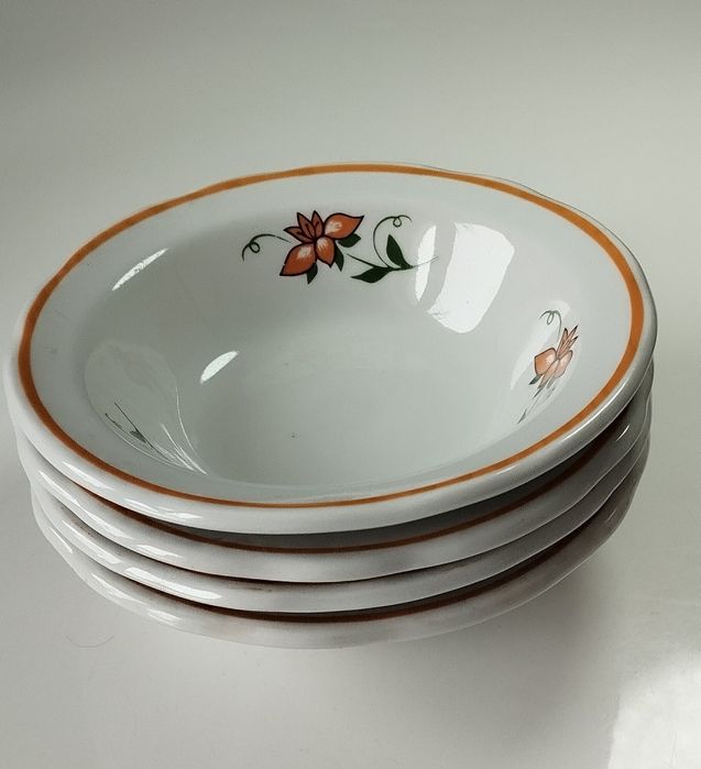 Cztery miseczki z żółtym obrzeżem, LUBIANA