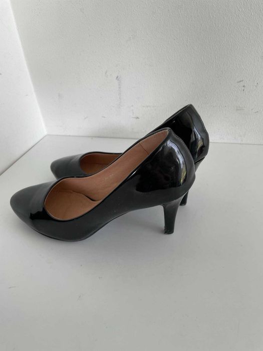 small swan buty czarne szpili lakierowane 38