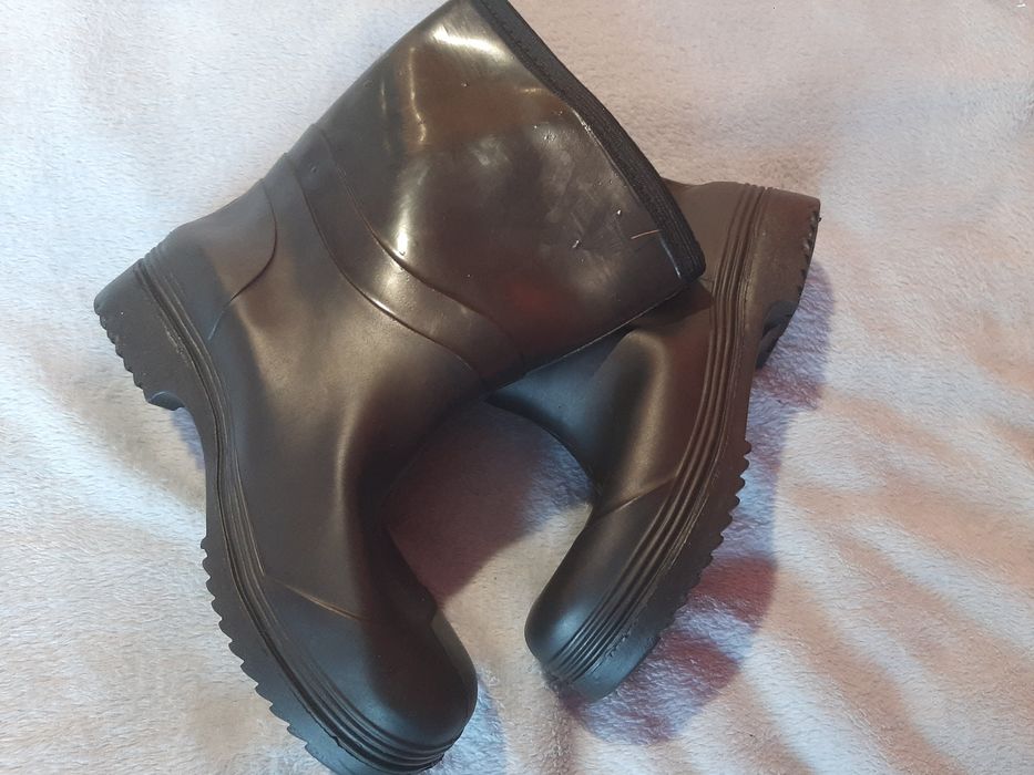Резиновые сапоги 38 размер. Стелька 23 см