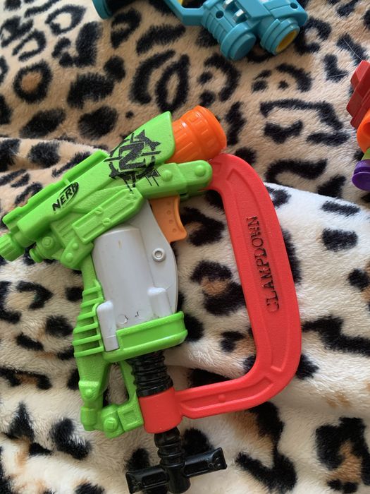 Автомати бластери і пістолети