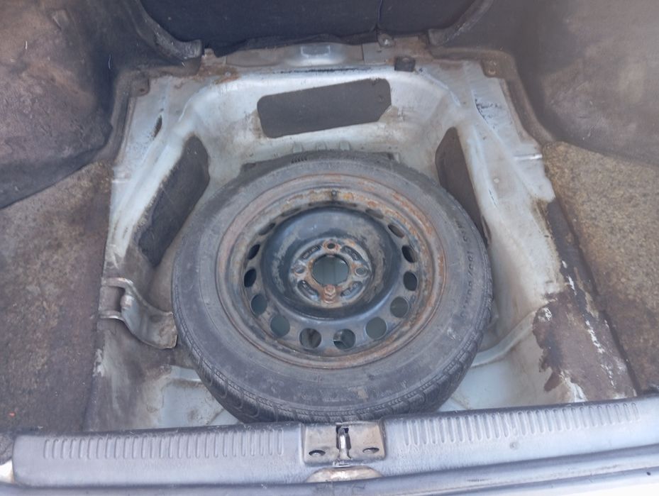 Mitsubishi Карізма 2002