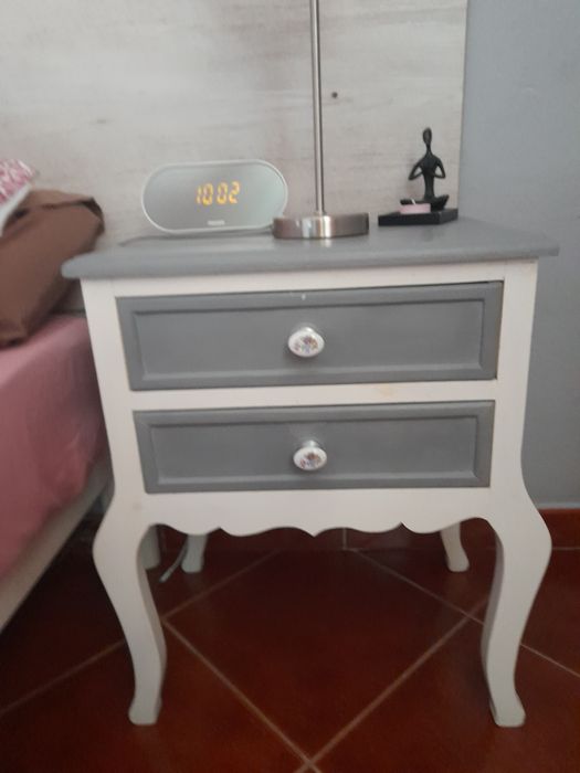 2 Mesas de cabeceira