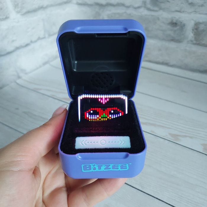 Інтерактивна іграшка з віртуальними цифровими героями Bitzее Spin Mast