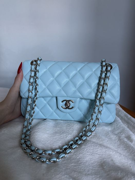 Chanel bag tiffany color