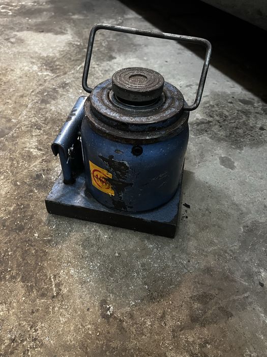 Lewarek  podnosnik 16 t