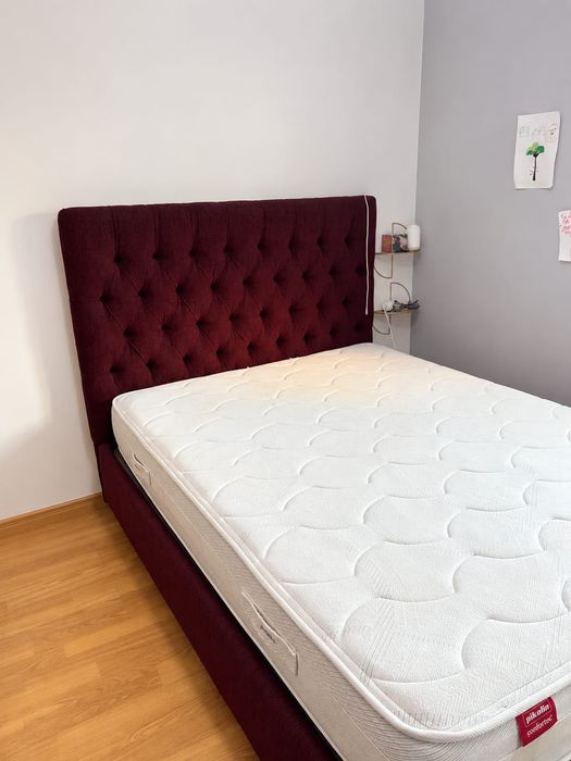 Cama com estrado e colchão