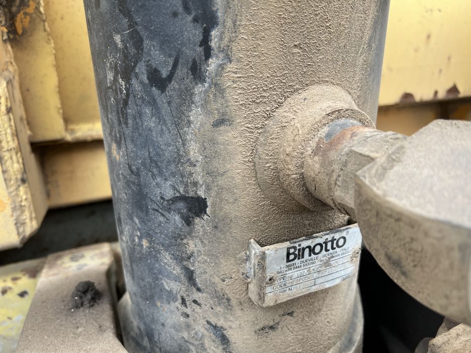 Полупричіп самоскид полуприцем самосавал напівпричіп самосвал маз маз