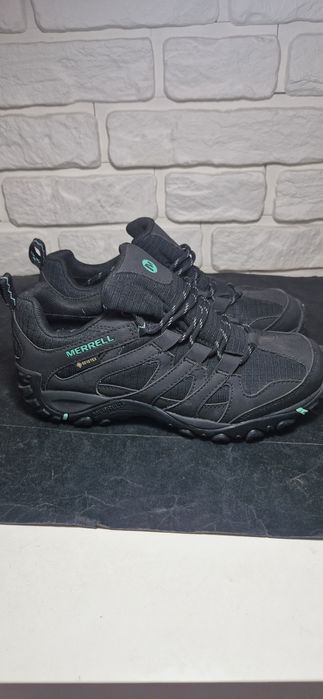 Merrell  40.           .