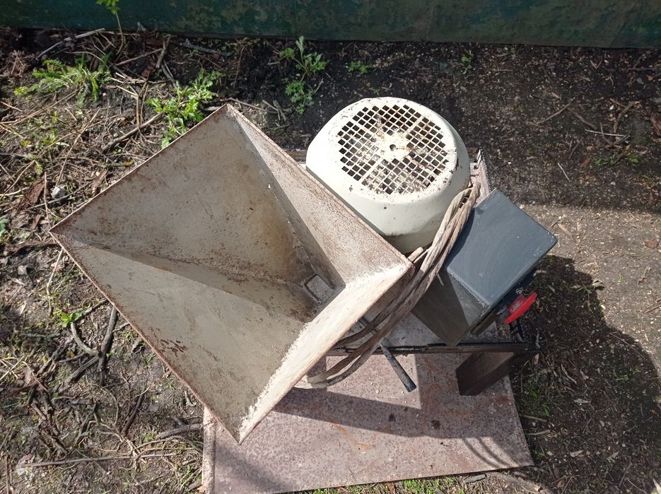 Зернодробілка саморобна