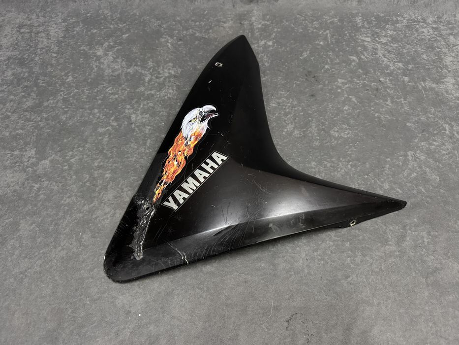 Bumerang prawy Yamaha YZF R125 bok boczek owiewka plastik osłona prawa plastik