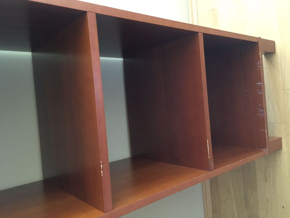 Regał drewniany      .