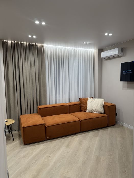 Стильна студія з неймовірним видом на Дніпро! Світло завжди є!