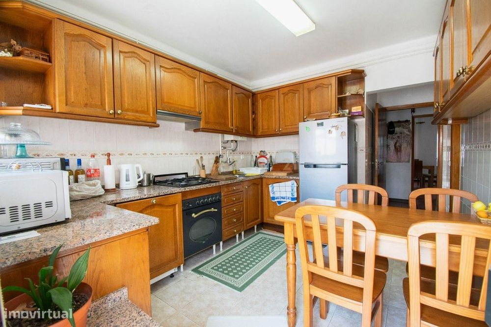 Apartamento T3 + G em S. Martinho do Bispo