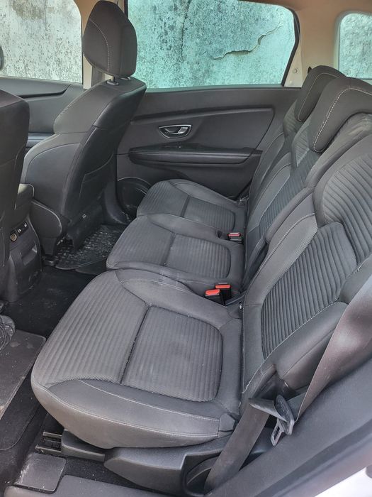 Vende se carrinha 7 lugares