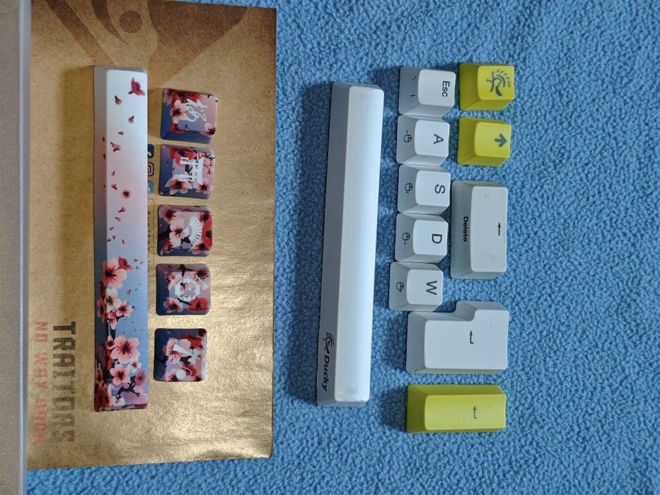 Conjunto teclas Traitors Sakura e Ducky