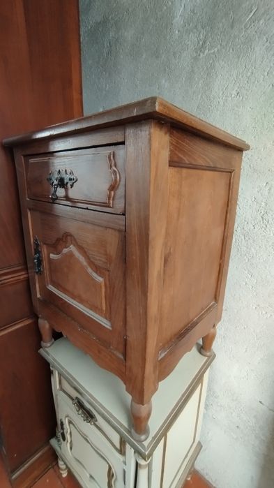 Mesinha de cabeceira madeira maciça