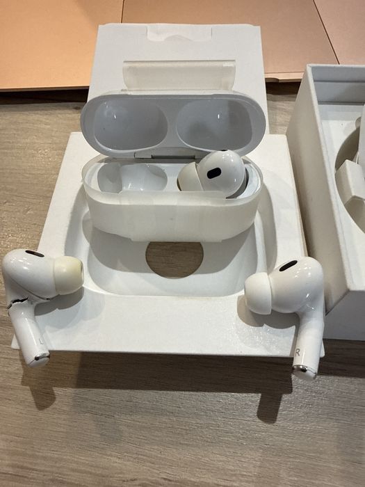 Airpods pro 2 orginalne etui ladujace i 3 sluchawki