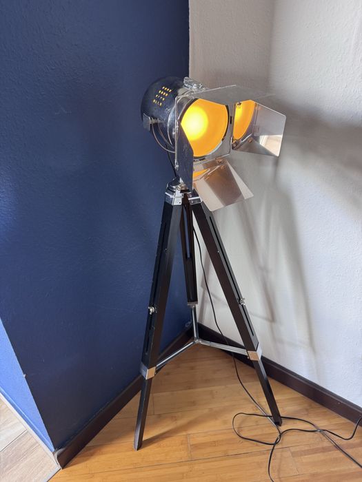 Lampa podlogowa - reflektor