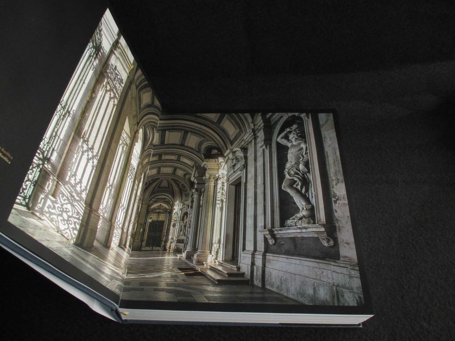 Livro O Real Edifício de Mafra Património Mundial Autografado