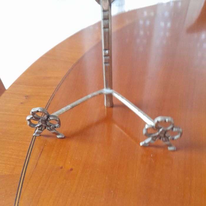 Suporte para prato em bronze