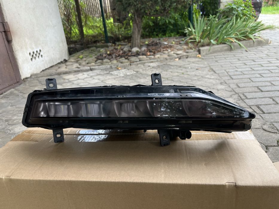 Туманка Права Skoda Superb III Facelift