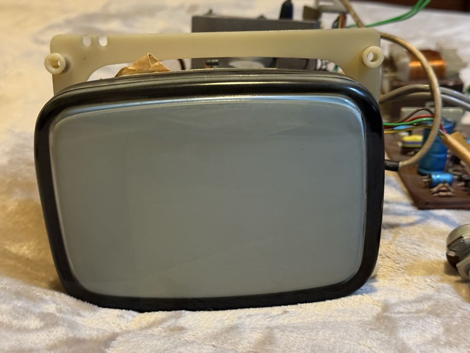 Black-and-white oscilloscope, functional but disassembled; modular monitor64354257383425121