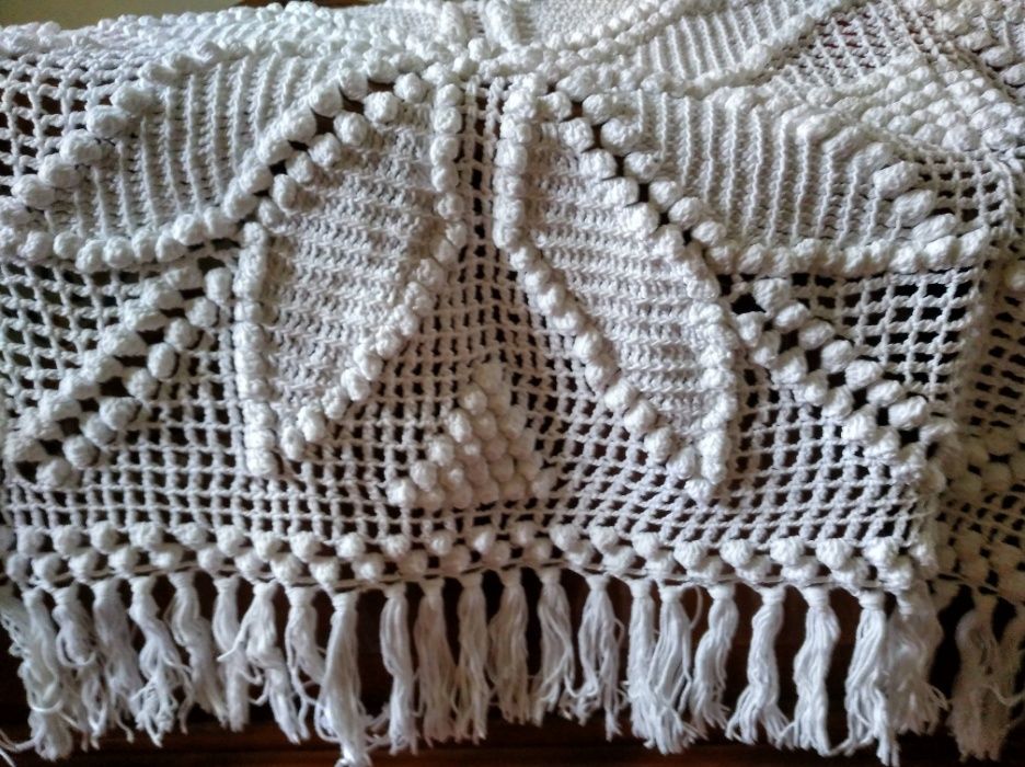 Colcha de renda feita à mão - cama de casal - Nova