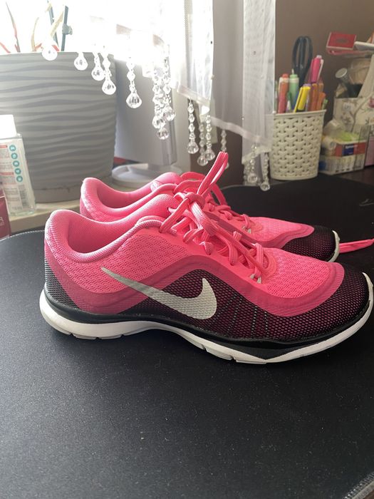 Buty sportowe damskie NIKE