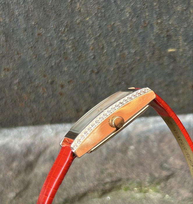 Годинник жіночий золото 585