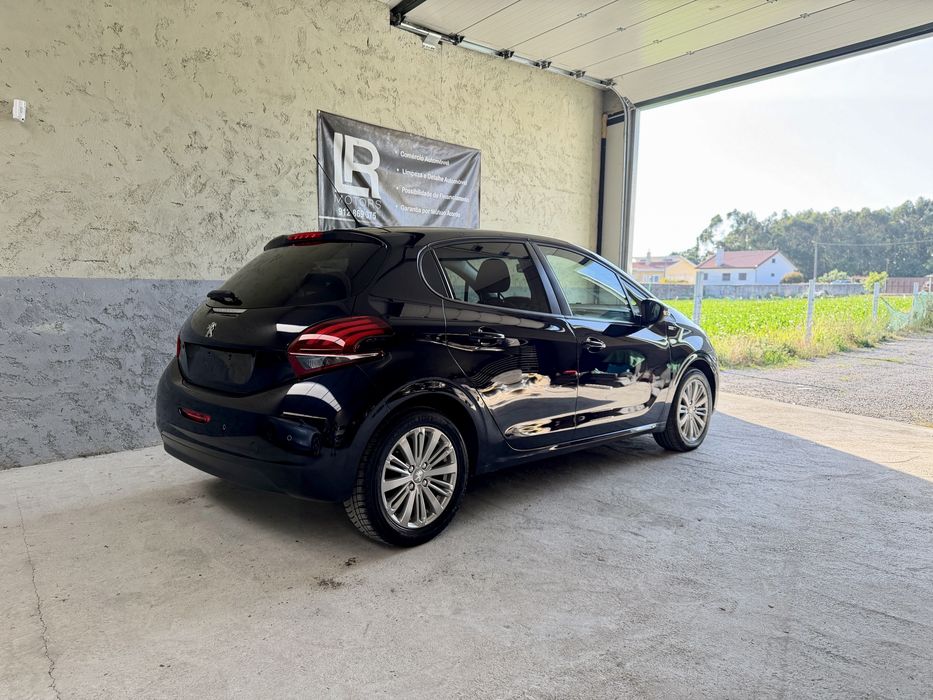 Peugeot 208 1.6 BlueHDi Style - Desde 129€ Mês