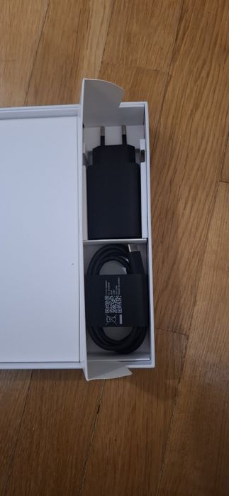 Планшет Lenovo Idea Tab Pro + чохол та зарядний пристрій.