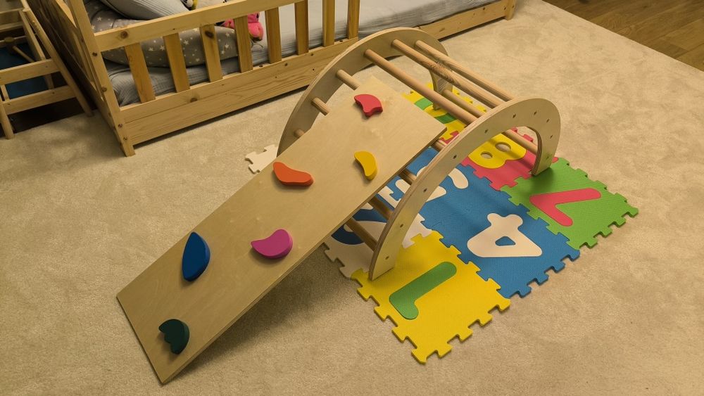 Triângulo de Pikler Montessori em Madeira - Como Novo