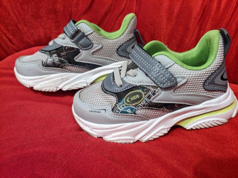Szare Buty Sportowe Zapinane na Rzep