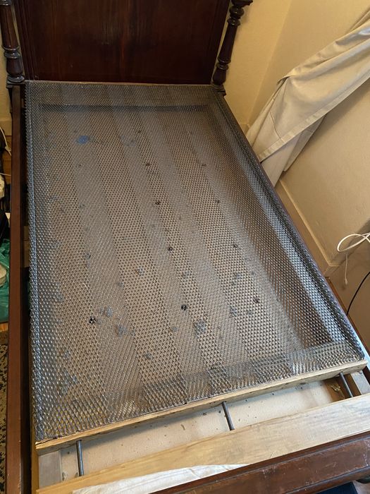 Estrado de cama antigo  em rede
