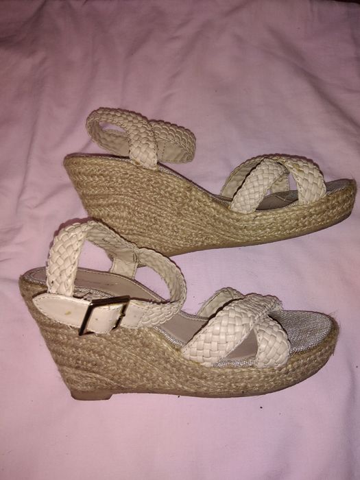 Sandálias cremes da marca Mó tam 37 só 5€ excelente estado