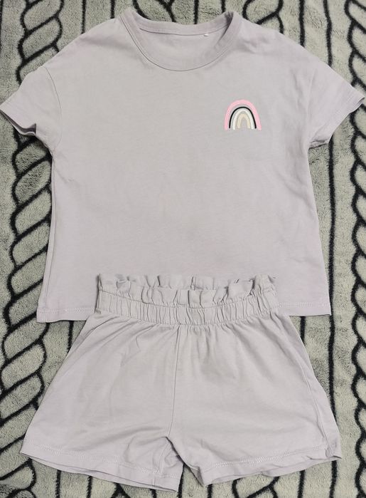 Костюм-двойка для девочки,футболка+шортики на девочку