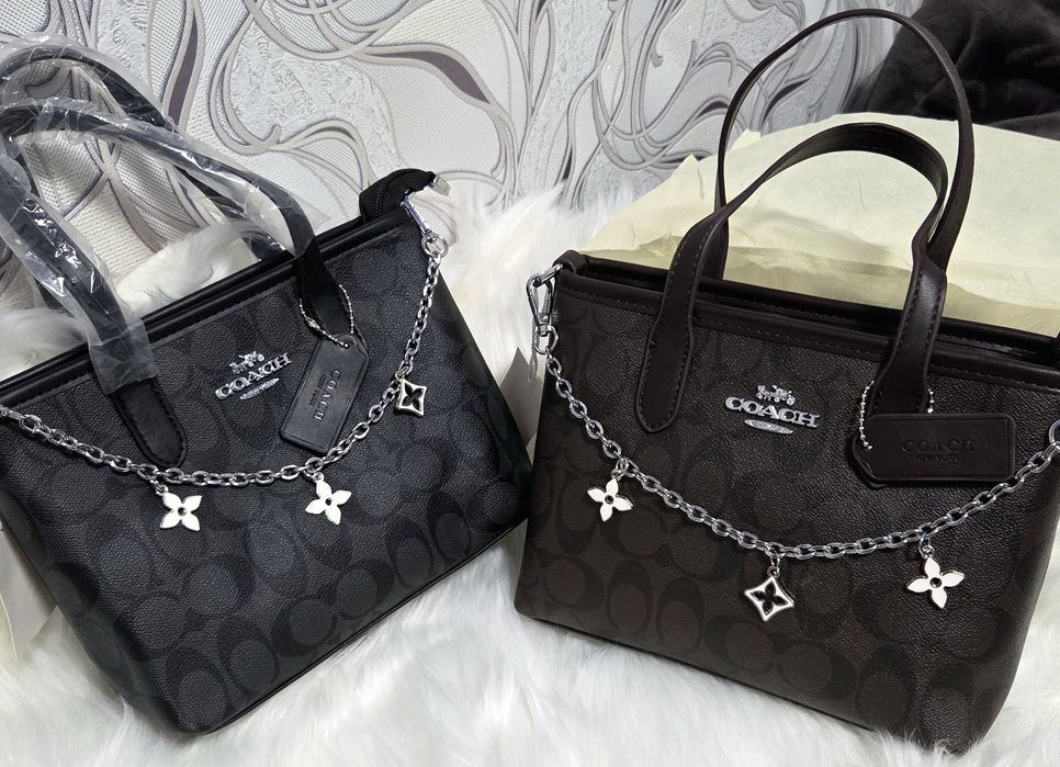 Дуже гарна новиночка, вмістка Coach  шоколад та чорна