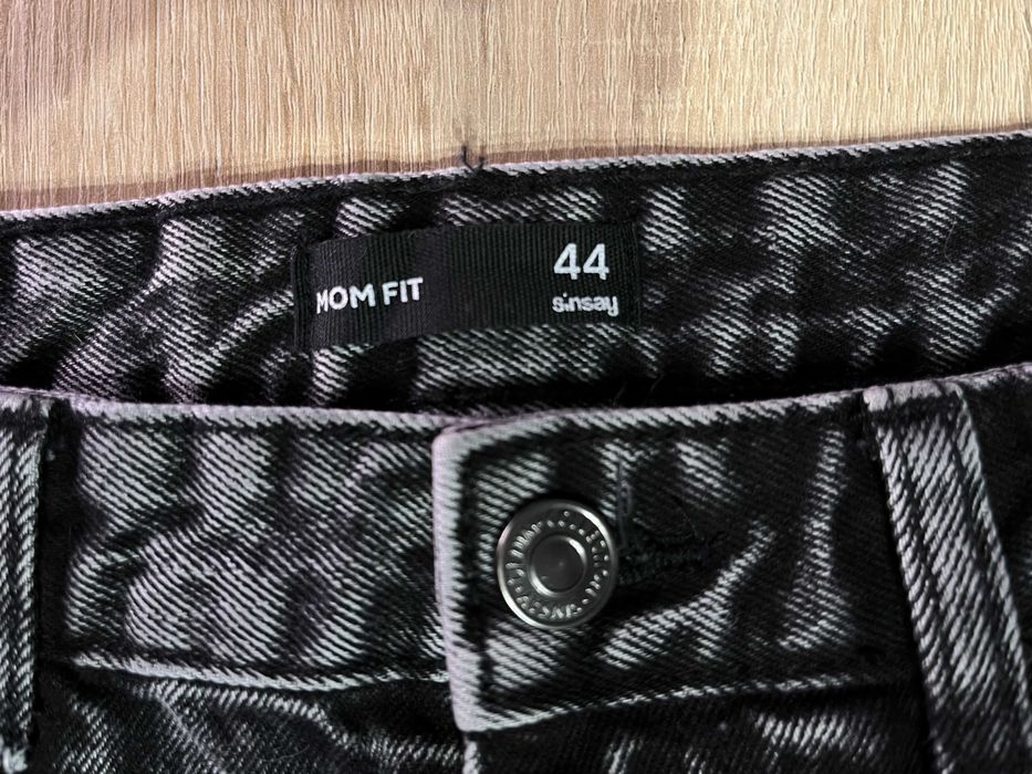 Damskie spodnie Cropp typu mom jeans w rozmiarze 44