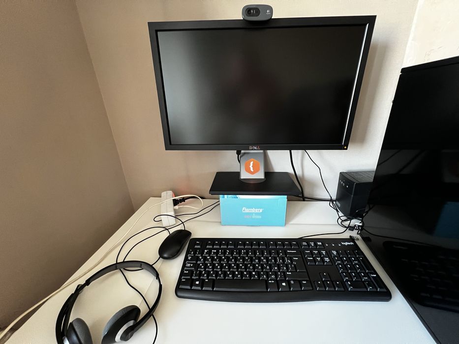 Настольный компьютер ПК полный комплект с видеокамерой и блютус