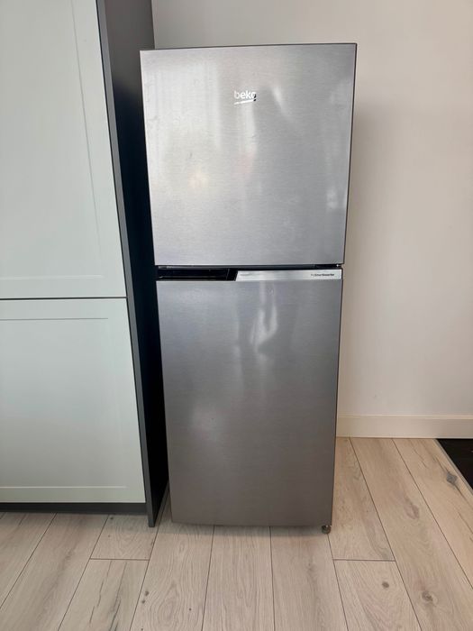 lodówka wolnostojąca srebrna Beko 145,5/54/60 neo frost bezszronowa
