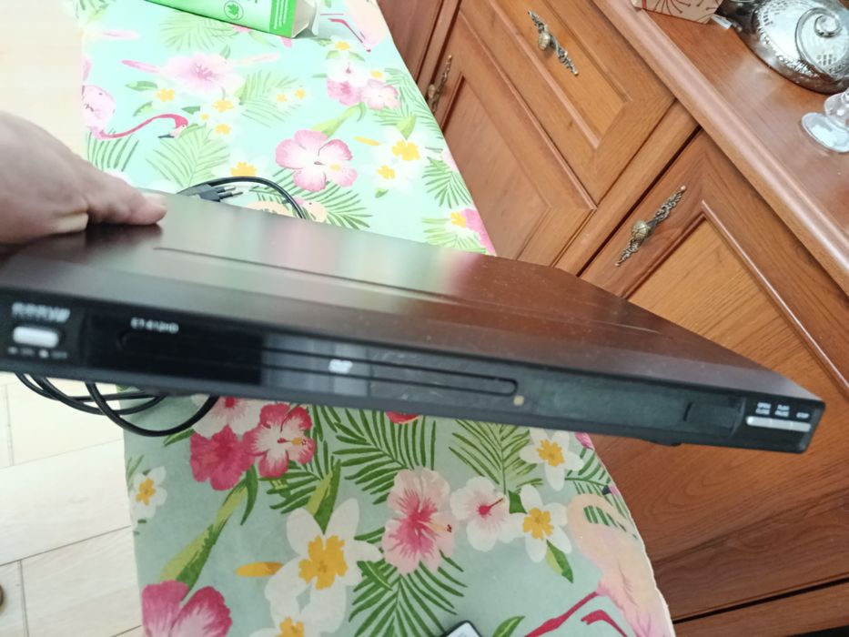 Продам DVD плеер