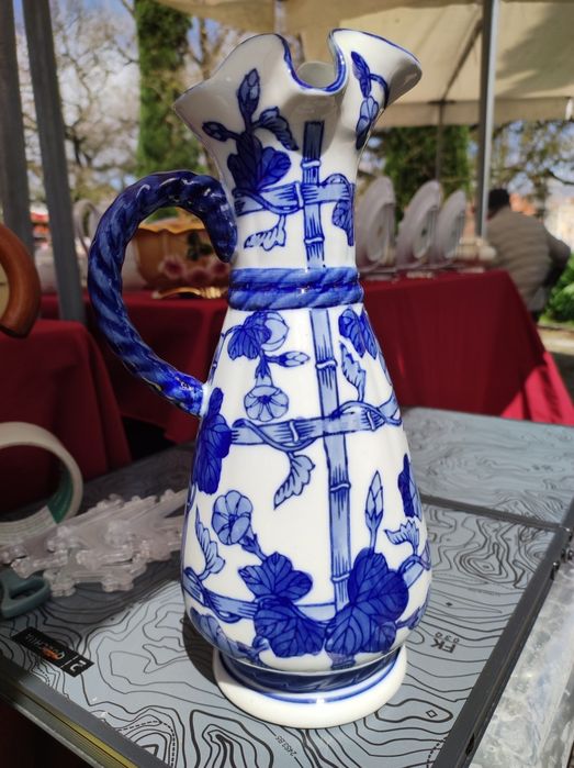 Jarra em porcelana Portuguesa