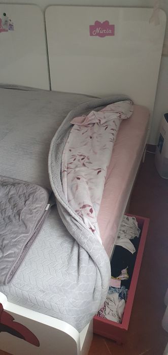 Cama de solteiro de menina